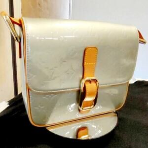 LOUIS VUITTON Never Used w/ Tag Monogram Vernis Christie GM in Silver Crossbody